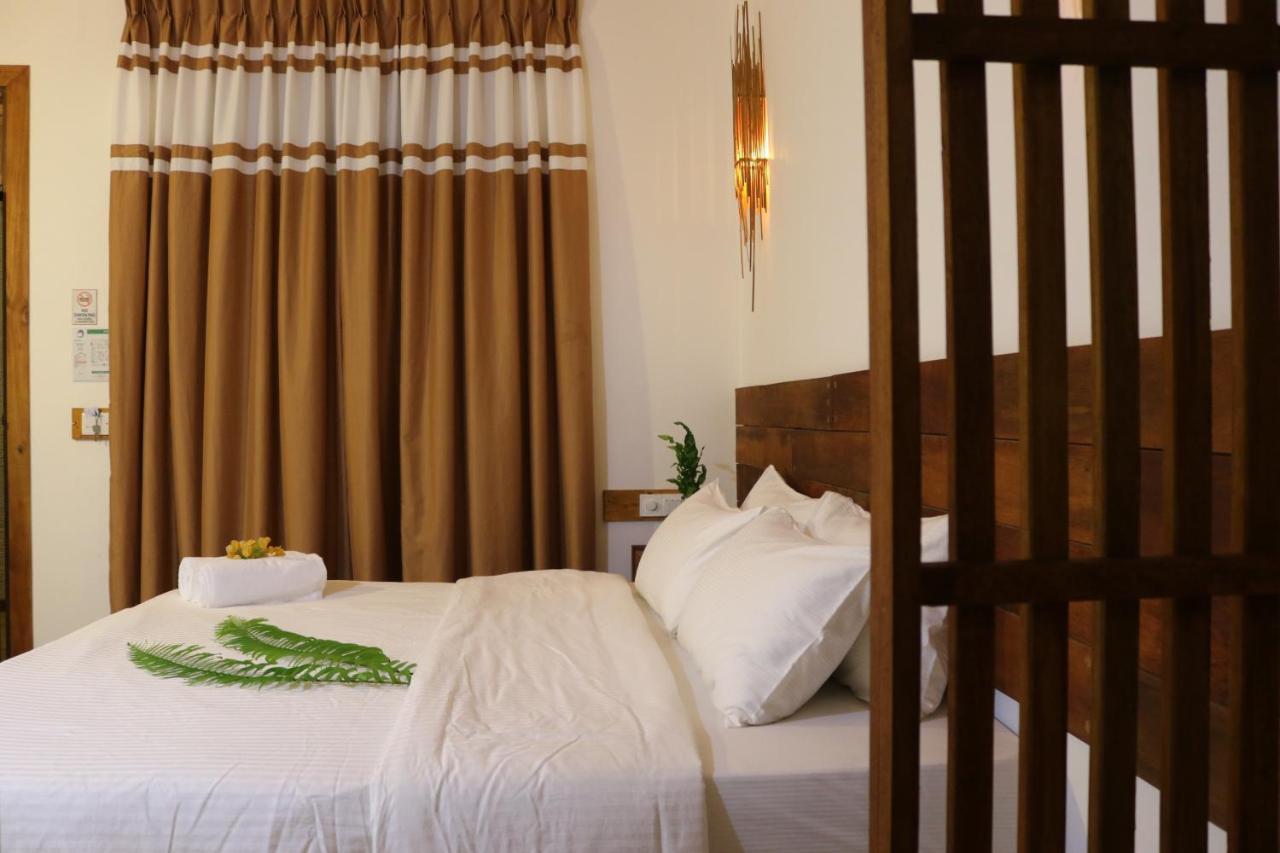 Rasdhoo Wave Blue Bed & Breakfast Exterior photo