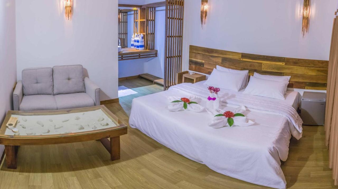 Rasdhoo Wave Blue Bed & Breakfast Exterior photo